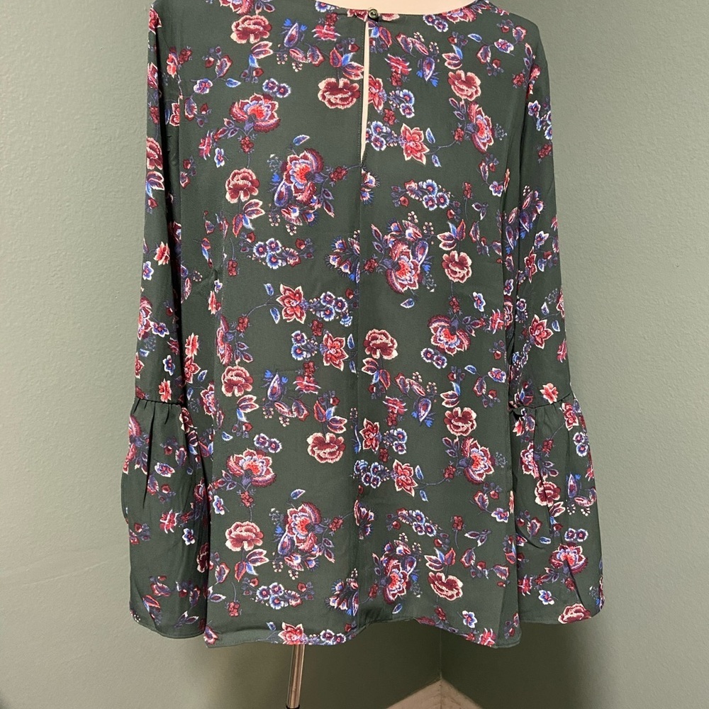 💎Beautiful Emma & Olivia Boho flower print blouse